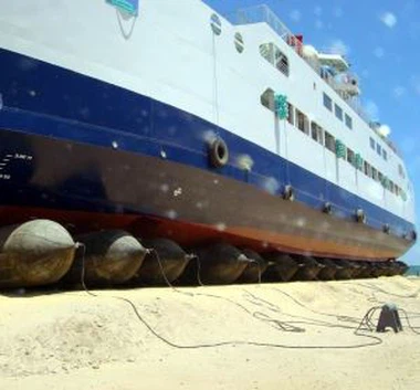 ספינת שיגור כרית אוויר ימית